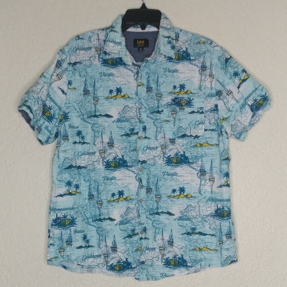 Lee Short Sleeve Button Down Shirt Ocean/Globe/Tropical Print Size L (CL)